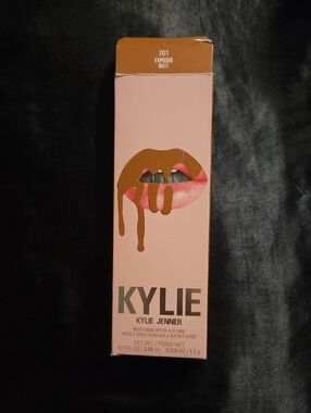 Kylie Matte Lip Liner & Liquid Lipstick - Exposed Matte (701) - Nude Brown